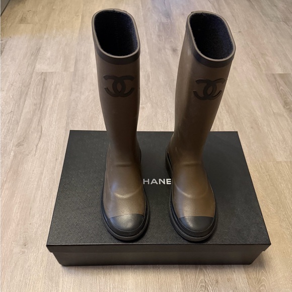 CHANEL Olive and Black Rain Boots SZ 7 - Picture 5 of 14